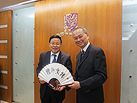 Prof. Fok Tai Fai, Pro-Vice-Chancellor of CUHK, presents a souvenir to Prof. Liu Congqiang, President of Vice President of NSFC